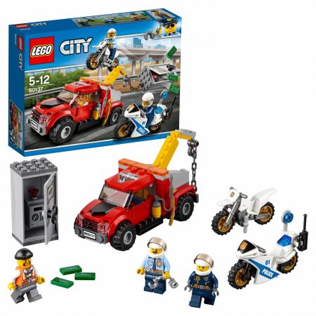 Конструктор LEGO City Police "Побег на буксировщике", 144 детали